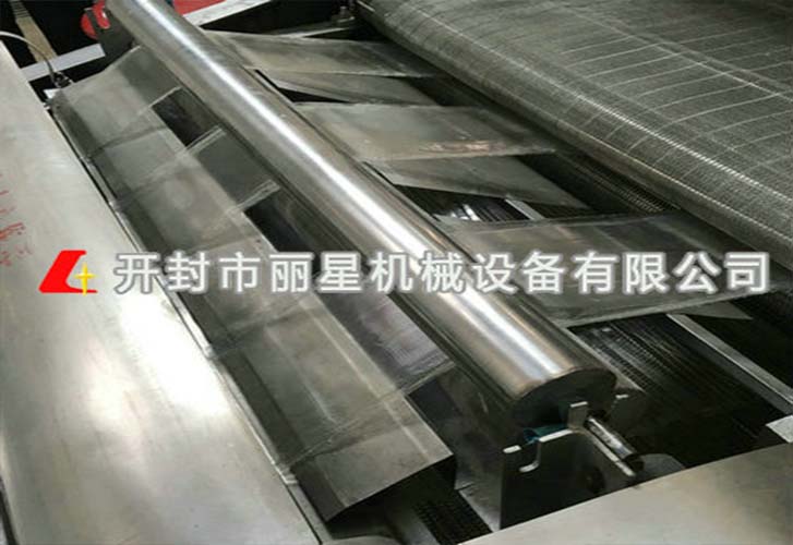 大型地瓜粉皮機漸成主流，手工生產(chǎn)制作逐步退場(chǎng)